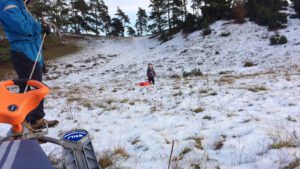 I våra närmaste seriösa pulkabackar går det att åka ner från alla väderstreck, och fort går det.